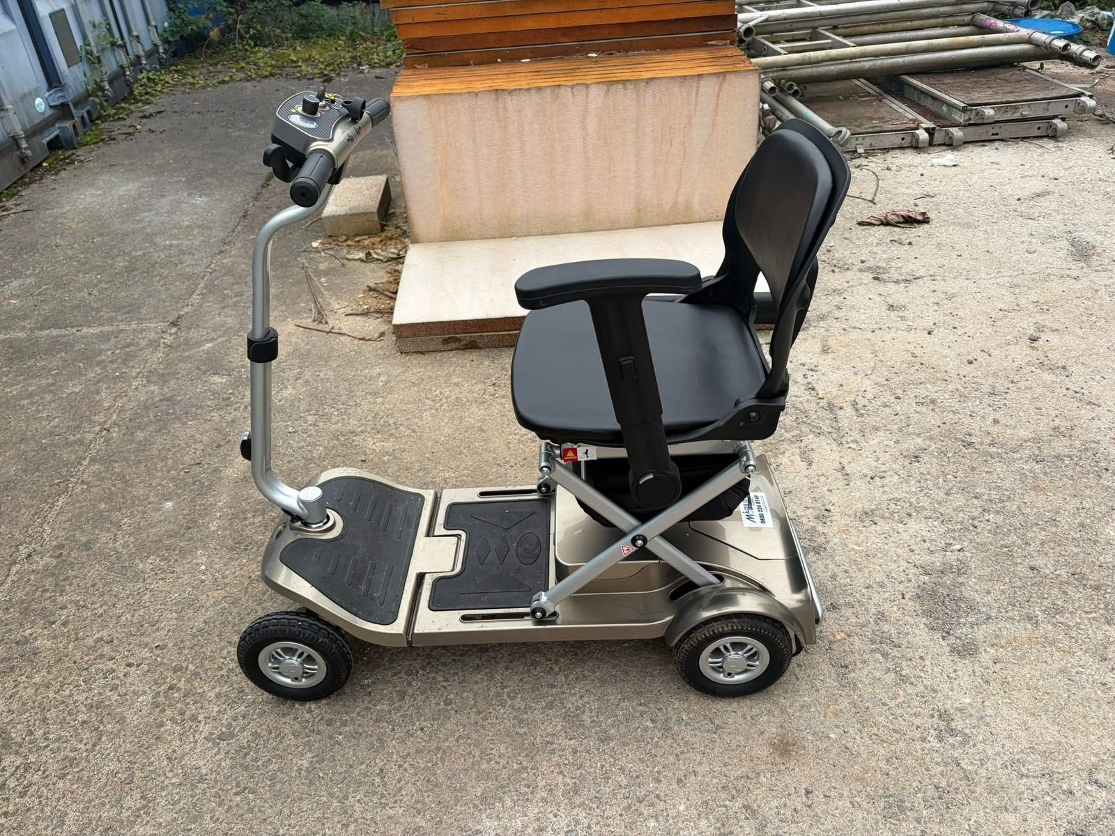 1fa10dc2-3818-4663-8658-c6bc904b01b1-1 Auto-Fold Lightweight Mobility Scooter - Image 1